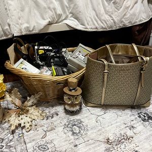 Michael Kors purse & accessories